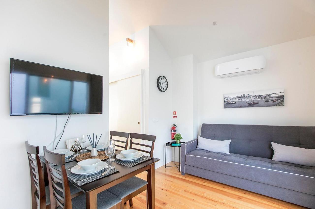 Lovelystay - Cozy 1Br In Santa Catarina W/ Balcony 포르투 외부 사진