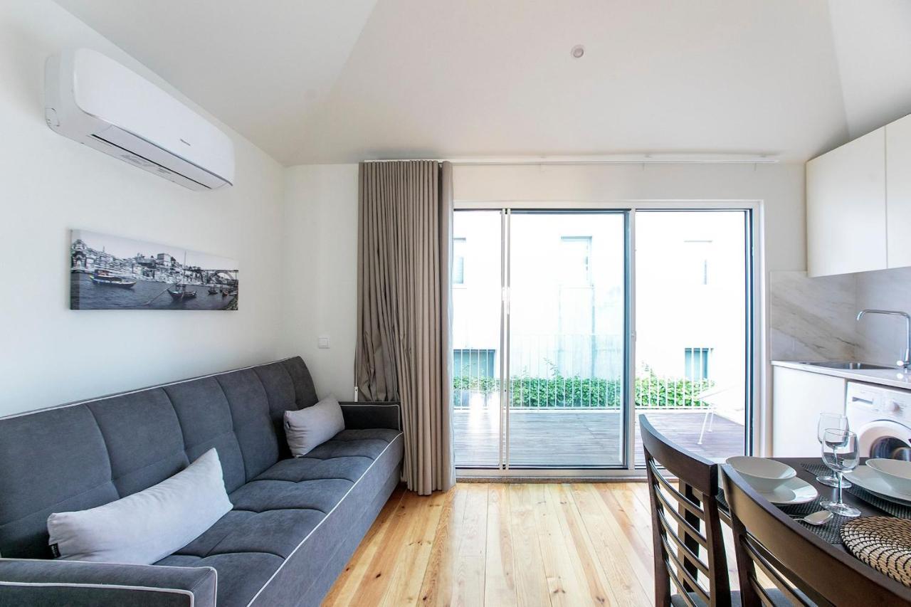 Lovelystay - Cozy 1Br In Santa Catarina W/ Balcony 포르투 외부 사진